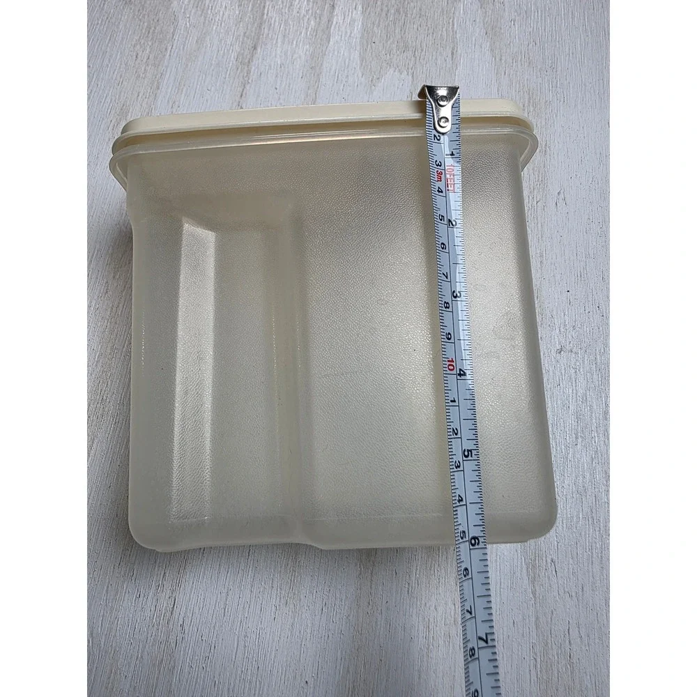 Rubbermaid vintage cereal